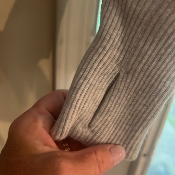 Athleta Gray Pullover with Thumb Holes Size Medium - Picture 2 of 5